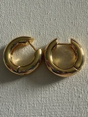 NEW BaubleBar Gold Chunky Hoop Earrings